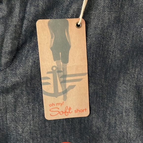 Dockers Denim Truly Slimming Shorts Women’s Size 10. - Picture 3 of 11